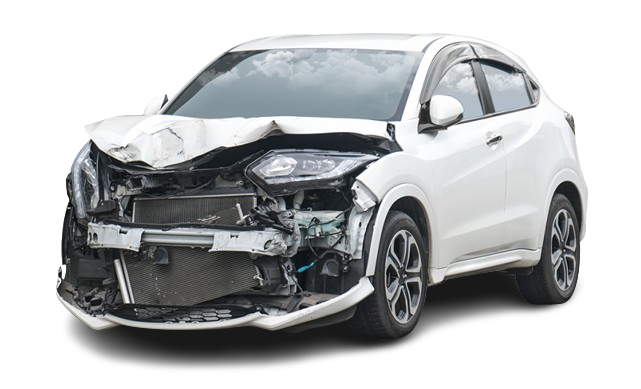 Ein stark beschädigtes weißes Auto mit schwerem Frontschaden. Bild für die Unfallbegutachtung und Wertgutachten durch einen KFZ-Sachverständigen.